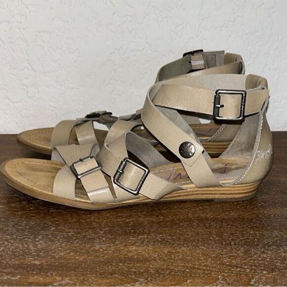 Blowfish Gladiator Buckle Snap Strap Sandal Shoes - Picture 7 of 11